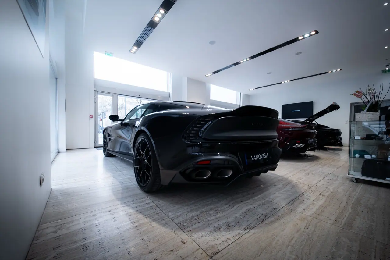 Aston Martin Vanquish — avant-première — photo 2
