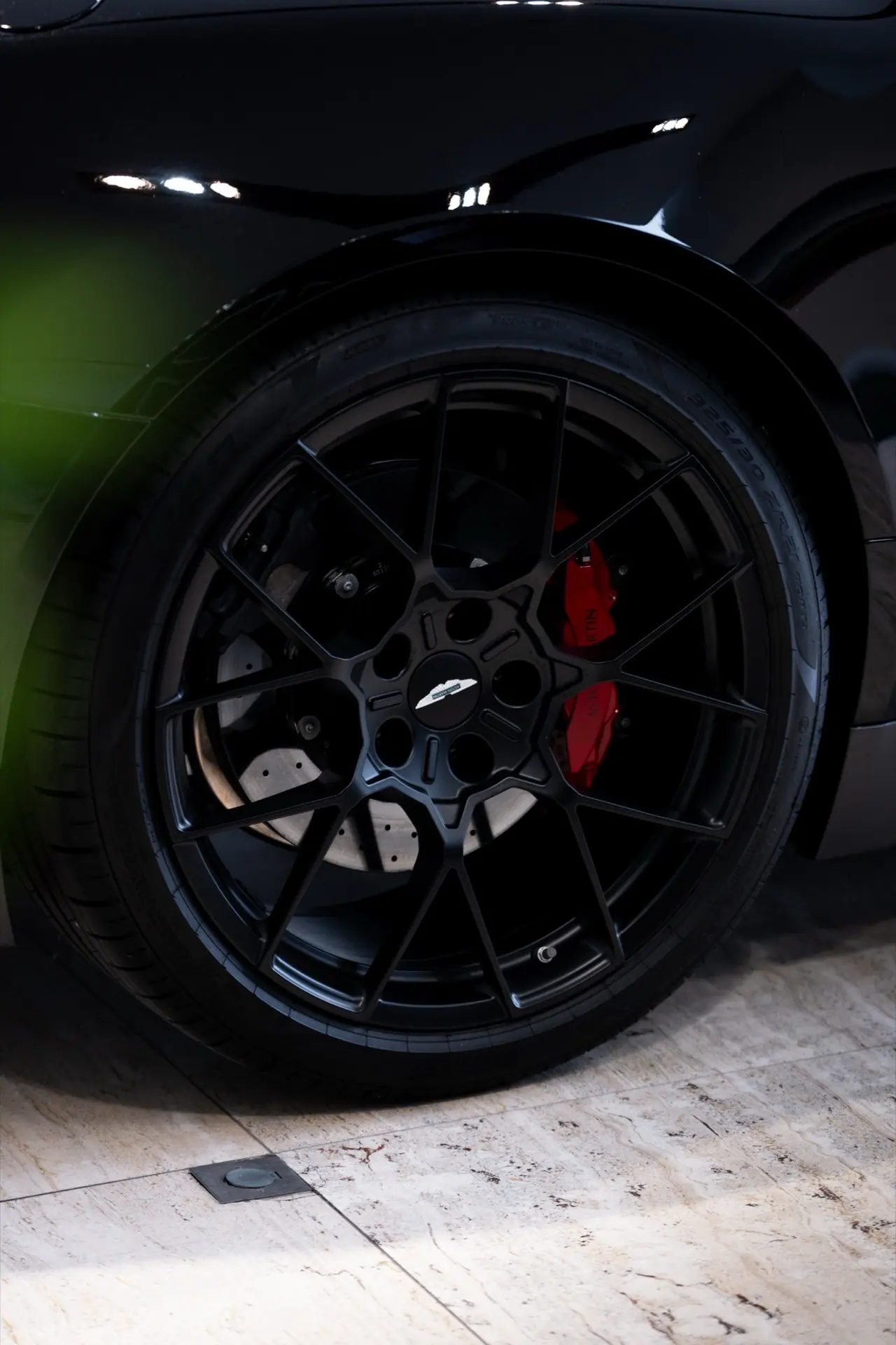 Aston Martin Vanquish — avant-première — photo 4